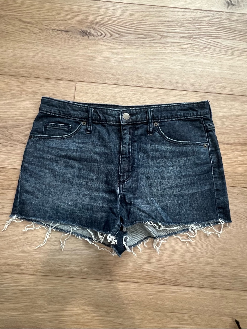 Universal Thread Classic Frayed Hem Denim Shorts size 8 - 29w